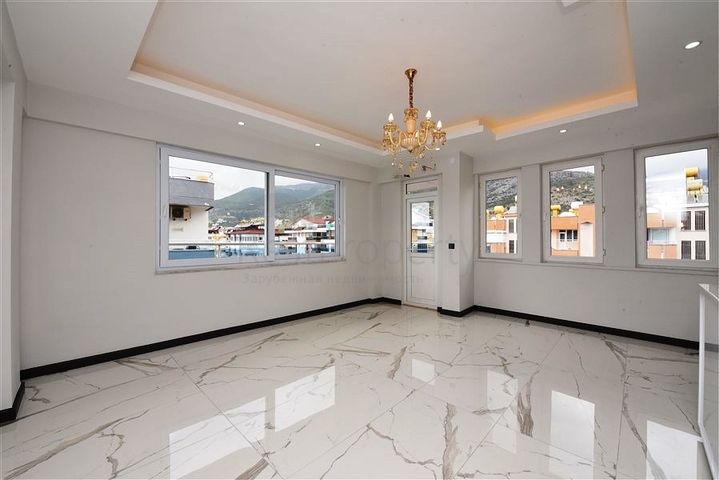 في مركز مدينة الانيا - شقة 3 غرف وصالة - اكساء جديد  