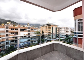 في مركز مدينة الانيا - شقة 3 غرف وصالة - اكساء جديد  