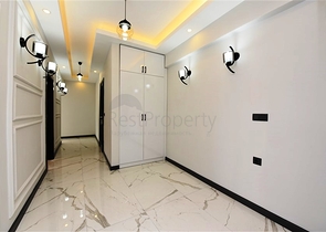 في مركز مدينة الانيا - شقة 3 غرف وصالة - اكساء جديد  