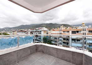 في مركز مدينة الانيا - شقة 3 غرف وصالة - اكساء جديد  