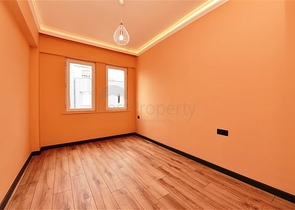 في مركز مدينة الانيا - شقة 3 غرف وصالة - اكساء جديد  