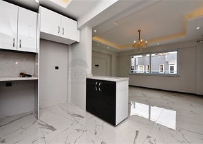 في مركز مدينة الانيا - شقة 3 غرف وصالة - اكساء جديد  