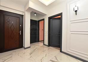 في مركز مدينة الانيا - شقة 3 غرف وصالة - اكساء جديد  