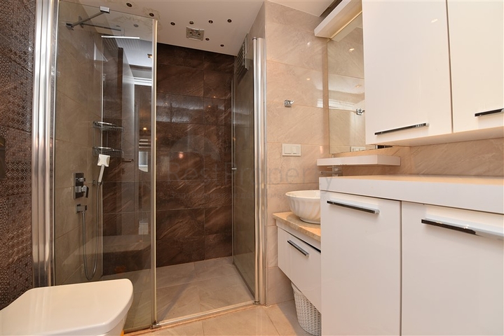 مناسبة للمهتمين بالاستثمار -شقة مفروشة -تصميم 1+1 - في مركز الانيا 