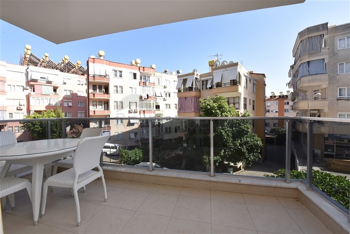 مناسبة للمهتمين بالاستثمار -شقة مفروشة -تصميم 1+1 - في مركز الانيا 