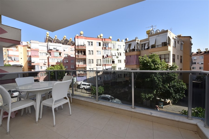 مناسبة للمهتمين بالاستثمار -شقة مفروشة -تصميم 1+1 - في مركز الانيا 