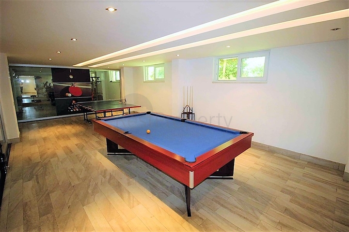 مناسبة للمهتمين بالاستثمار -شقة مفروشة -تصميم 1+1 - في مركز الانيا 