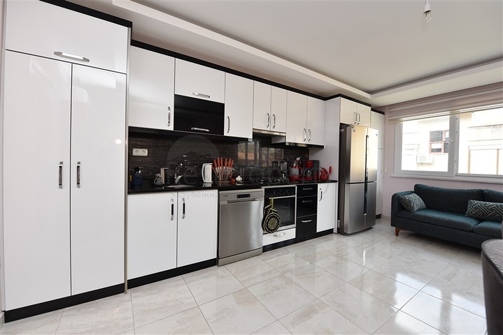 قريبة من شاطئ كليوباترا - دوبلكس 3 غرف وصالة -في مركز الانيا 