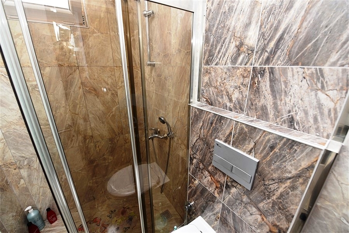 قريبة من شاطئ كليوباترا - دوبلكس 3 غرف وصالة -في مركز الانيا 