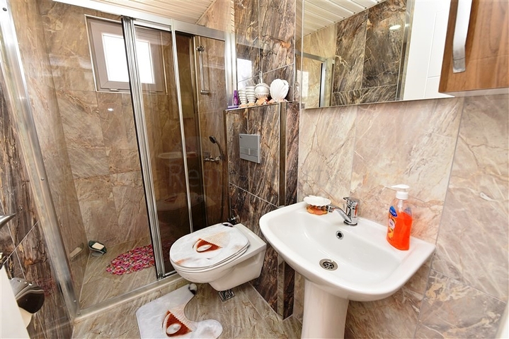 قريبة من شاطئ كليوباترا - دوبلكس 3 غرف وصالة -في مركز الانيا 