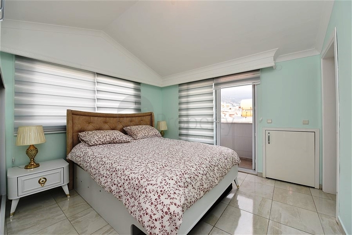 قريبة من شاطئ كليوباترا - دوبلكس 3 غرف وصالة -في مركز الانيا 