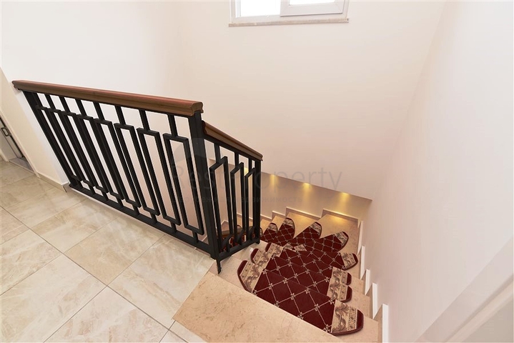 قريبة من شاطئ كليوباترا - دوبلكس 3 غرف وصالة -في مركز الانيا 