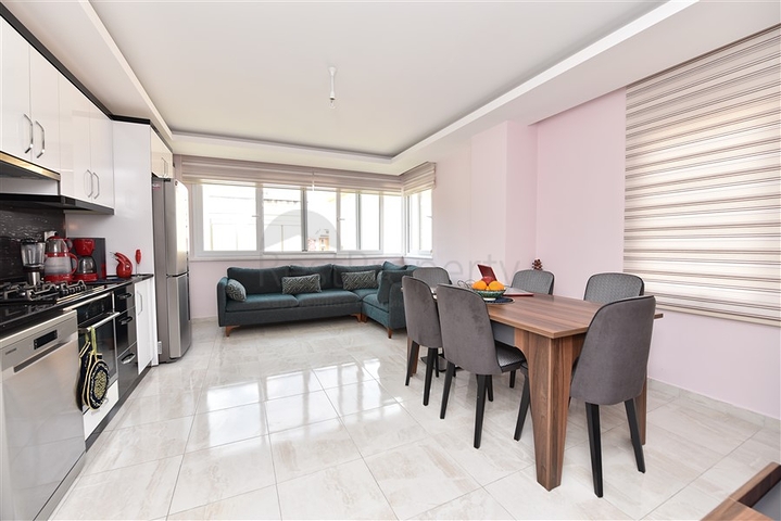 قريبة من شاطئ كليوباترا - دوبلكس 3 غرف وصالة -في مركز الانيا 