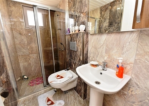 قريبة من شاطئ كليوباترا - دوبلكس 3 غرف وصالة -في مركز الانيا 