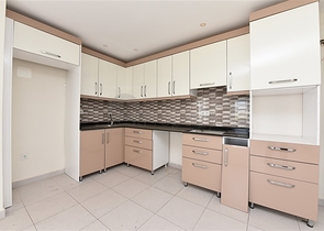 سعر منافس - شقة 2 غرفة وصالة -ضمن مجمع قريب من البحر -في مهموتلار / الانيا 