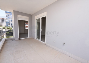 سعر منافس - شقة 2 غرفة وصالة -ضمن مجمع قريب من البحر -في مهموتلار / الانيا 