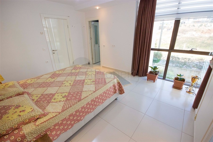 مجمع فاخر -دوبلكس 4 غرف وصالة -مفروشة -في كاستل / الانيا 