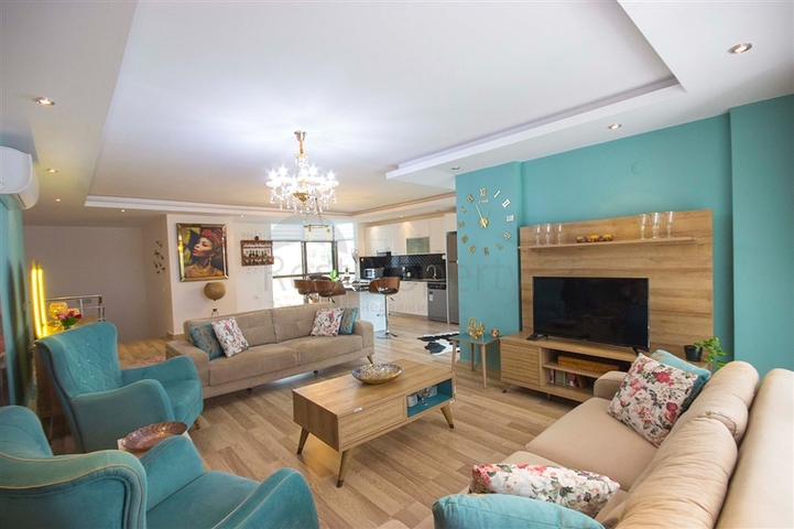 مجمع فاخر -دوبلكس 4 غرف وصالة -مفروشة -في كاستل / الانيا 