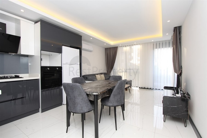 موقع مميز -مجمع سكني جديد -شقة غرفة وصالة في مركز الانيا 