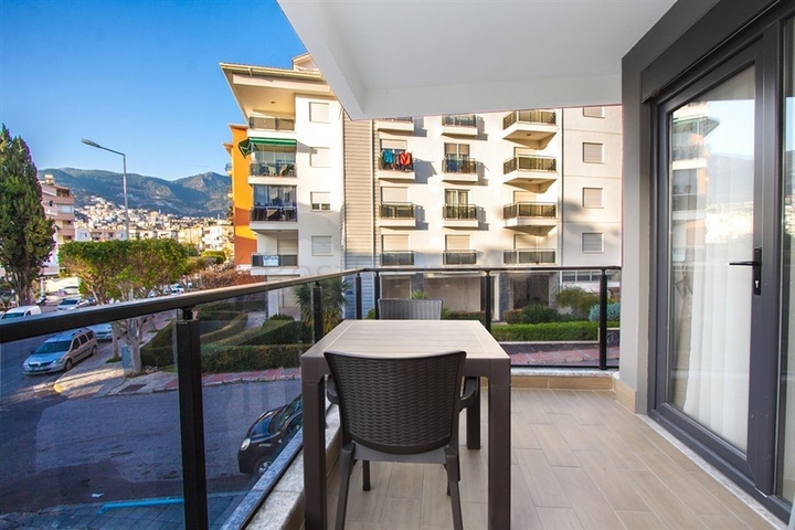 موقع مميز -مجمع سكني جديد -شقة غرفة وصالة في مركز الانيا 