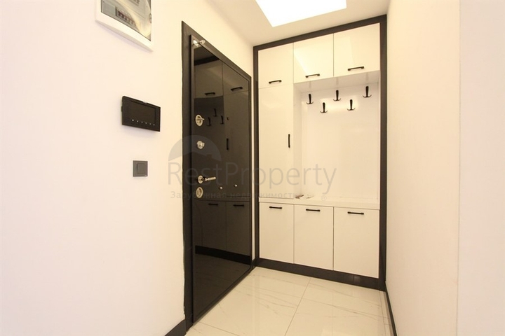 موقع مميز -مجمع سكني جديد -شقة غرفة وصالة في مركز الانيا 