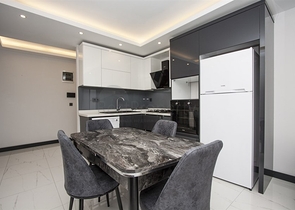 موقع مميز -مجمع سكني جديد -شقة غرفة وصالة في مركز الانيا 