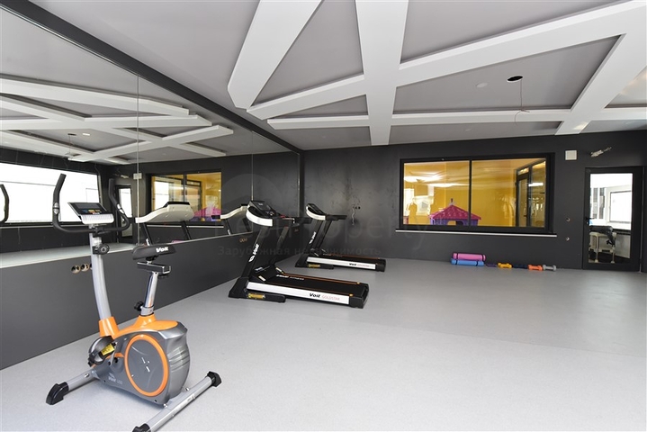 موقع مركزي - شقة 1+1 - واسعة نسبيا -  في مركز الانيا 