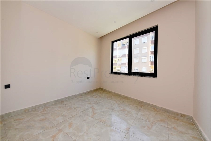 موقع مركزي - شقة 1+1 - واسعة نسبيا -  في مركز الانيا 