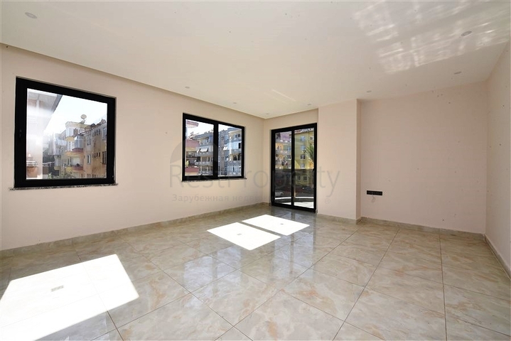 موقع مركزي - شقة 1+1 - واسعة نسبيا -  في مركز الانيا 