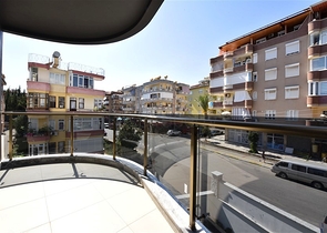 موقع مركزي - شقة 1+1 - واسعة نسبيا -  في مركز الانيا 