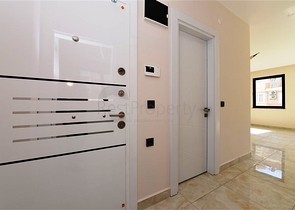 موقع مركزي - شقة 1+1 - واسعة نسبيا -  في مركز الانيا 