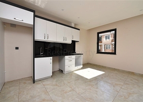 موقع مركزي - شقة 1+1 - واسعة نسبيا -  في مركز الانيا 