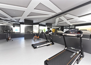 موقع مركزي - شقة 1+1 - واسعة نسبيا -  في مركز الانيا 