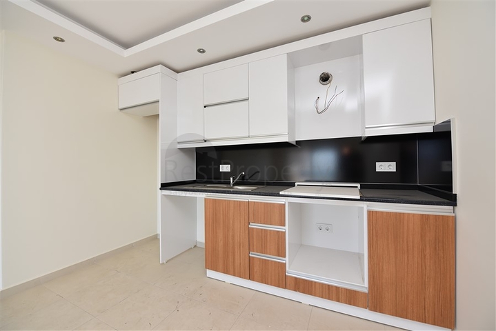 شقة 1+1 غرفة وصالة - في مجمع يضم كافة الخدمات -في مهموتلار / الانيا 