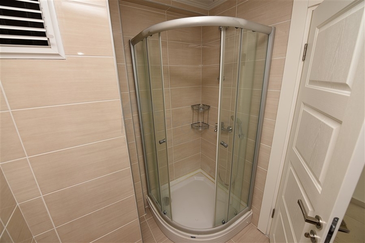 شقة 1+1 غرفة وصالة - في مجمع يضم كافة الخدمات -في مهموتلار / الانيا 