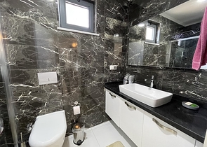 اطلالة بحر - شقة مميزة ضمن مجمع فاخر -في كارجي جاك / الانيا 