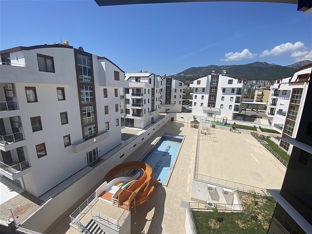 شقق ضمن مجمع جديد -قريبة من المشفى الحكومي في اوبا / الانيا 