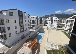 شقق ضمن مجمع جديد -قريبة من المشفى الحكومي في اوبا / الانيا 