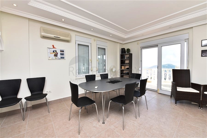 اطلالة بحر وقلعة -فيلا مستقلة مع مسبح خاص - في مركز الانيا