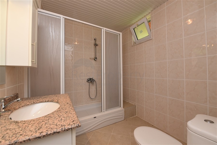 اطلالة بحر وقلعة -فيلا مستقلة مع مسبح خاص - في مركز الانيا