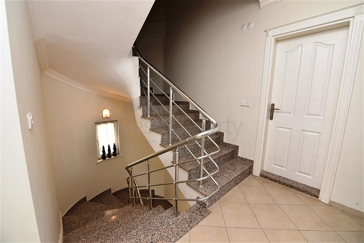 اطلالة بحر وقلعة -فيلا مستقلة مع مسبح خاص - في مركز الانيا