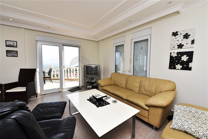 اطلالة بحر وقلعة -فيلا مستقلة مع مسبح خاص - في مركز الانيا