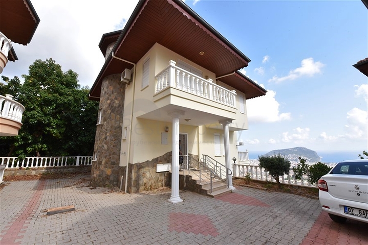 اطلالة بحر وقلعة -فيلا مستقلة مع مسبح خاص - في مركز الانيا