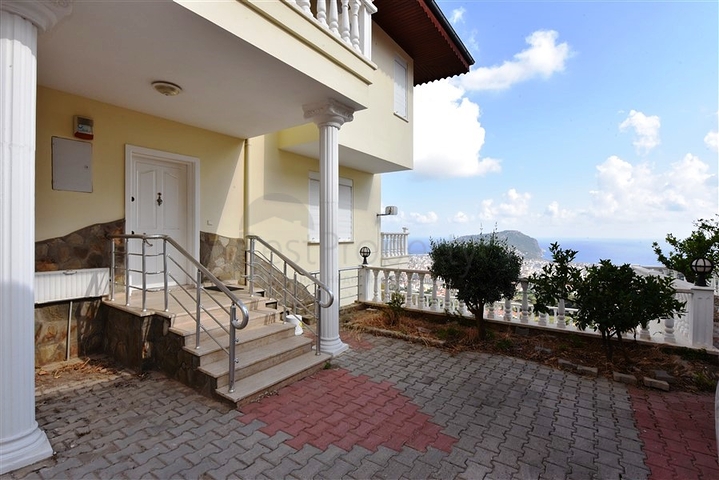 اطلالة بحر وقلعة -فيلا مستقلة مع مسبح خاص - في مركز الانيا