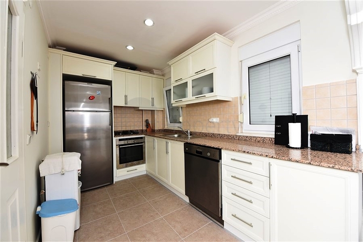 اطلالة بحر وقلعة -فيلا مستقلة مع مسبح خاص - في مركز الانيا