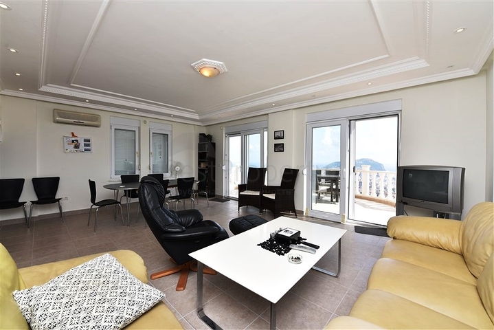 اطلالة بحر وقلعة -فيلا مستقلة مع مسبح خاص - في مركز الانيا