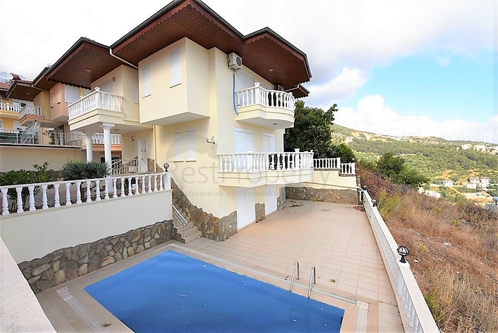 اطلالة بحر وقلعة -فيلا مستقلة مع مسبح خاص - في مركز الانيا