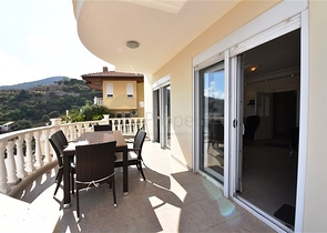 اطلالة بحر وقلعة -فيلا مستقلة مع مسبح خاص - في مركز الانيا