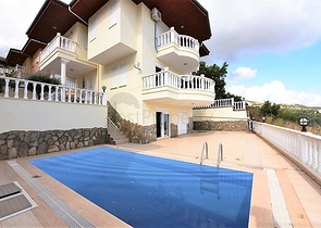 اطلالة بحر وقلعة -فيلا مستقلة مع مسبح خاص - في مركز الانيا