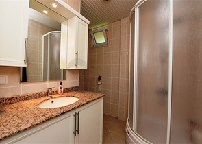 اطلالة بحر وقلعة -فيلا مستقلة مع مسبح خاص - في مركز الانيا